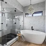 Luxury In Hills With Garage And Walk To The Park Nashville