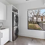 Luxury In Hills With Garage And Walk To The Park Holiday home Nashville