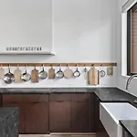 Holiday home Luxury In Hills With Garage And Walk To The Park
