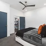 Two Adjacent Homes In 12 South And Belmont Area Sleeps 20 People