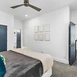 Two Adjacent Homes In 12 South And Belmont Area Sleeps 20 People * Nashville