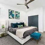 Two Adjacent Homes In 12 South And Belmont Area Sleeps 20 People