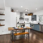 Holiday home Two Adjacent Homes In 12 South And Belmont Area Sleeps 20 People