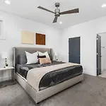 Two Adjacent Homes In 12 South And Belmont Area Sleeps 20 People * Nashville