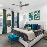 Two Adjacent Homes In 12 South And Belmont Area Sleeps 20 People