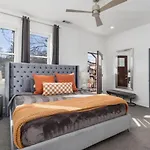 Holiday home Two Adjacent Homes In 12 South And Belmont Area Sleeps 20 People