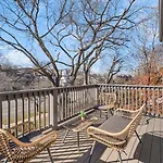 Two Adjacent Homes In 12 South And Belmont Area Sleeps 20 People Holiday home Nashville