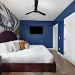 The Morrison - Karaoke Theater Backyard Oasis Holiday home *