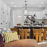 Holiday home The Morrison - Karaoke Theater Backyard Oasis Nashville