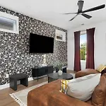 Holiday home The Morrison - Karaoke Theater Backyard Oasis Nashville