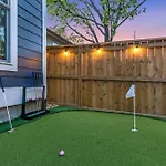 The Morrison - Karaoke Theater Backyard Oasis *