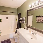 Holiday home Riverside Retreat Near 5 Points Nashville