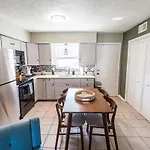 Holiday home Riverside Retreat Near 5 Points *