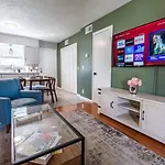 Holiday home Riverside Retreat Near 5 Points *