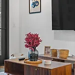 Mid-century Charm In Midtown *