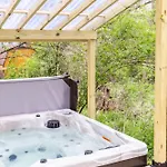 Dreamy Tiny House With Hot Tub And Garden Patio Holiday home *