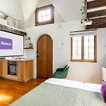 Dreamy Tiny House With Hot Tub And Garden Patio