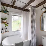 Dreamy Tiny House With Hot Tub And Garden Patio Holiday home Nashville
