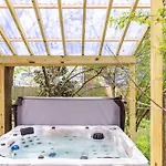 Holiday home Dreamy Tiny House With Hot Tub And Garden Patio Nashville