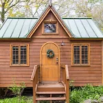 Holiday home Dreamy Tiny House With Hot Tub And Garden Patio Nashville