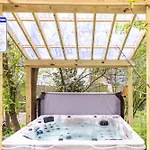 Dreamy Tiny House With Hot Tub And Garden Patio Holiday home Nashville