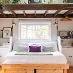 Holiday home Dreamy Tiny House With Hot Tub And Garden Patio *