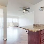 Traveling Professionals. Garage Parking. Downtown. Apartment