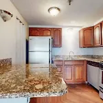 Traveling Professionals. Garage Parking. Downtown. Apartment Nashville