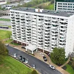 Traveling Professionals. Garage Parking. Downtown. Apartment Nashville