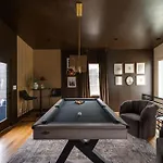 Holiday home The Gambler - Pool Table Rooftop With Firepit