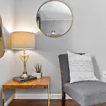 Holiday home Famous Music Row 1 Bedroom With Free Parking And Pool