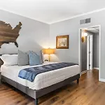 Holiday home Famous Music Row 1 Bedroom With Free Parking And Pool *