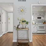 Famous Music Row 1 Bedroom With Free Parking And Pool Nashville