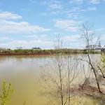 Oasis Walk To Broadway With Pool, Parking, Gym And Patio
