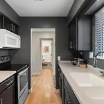 Apartment Oasis Walk To Broadway With Pool, Parking, Gym And Patio Nashville