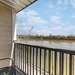 Apartment Oasis Walk To Broadway With Pool, Parking, Gym And Patio