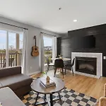 Oasis Walk To Broadway With Pool, Parking, Gym And Patio * Nashville