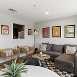 Oasis Walk To Broadway With Pool, Parking, Gym And Patio * Nashville