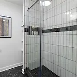 Oasis Walk To Broadway With Pool, Parking, Gym And Patio