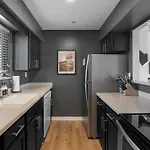Oasis Walk To Broadway With Pool, Parking, Gym And Patio