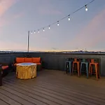 Rooftop Hot Tub Game Barrel Sauna Holiday home *