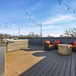 Holiday home Rooftop Hot Tub Game Barrel Sauna