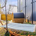 Rooftop Deck Hot Tub & Game In *