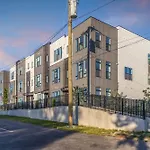 Game Room & Rooftop Deck At Downtown Nashville