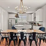 2 Chic Townhomes Near Geodis Sleeps 22 *
