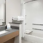 Fairfield By Marriott & Bellevue Hotel