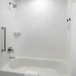 Hotel Fairfield By Marriott & Bellevue 3*