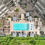 Honky Tonk Hideaway, Walk To Broadway, Pool, Gym And Parking