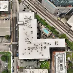 Honky Tonk Hideaway, Walk To Broadway, Pool, Gym And Parking