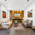 Holiday home Legends Loft Modern Near Vandy On West End